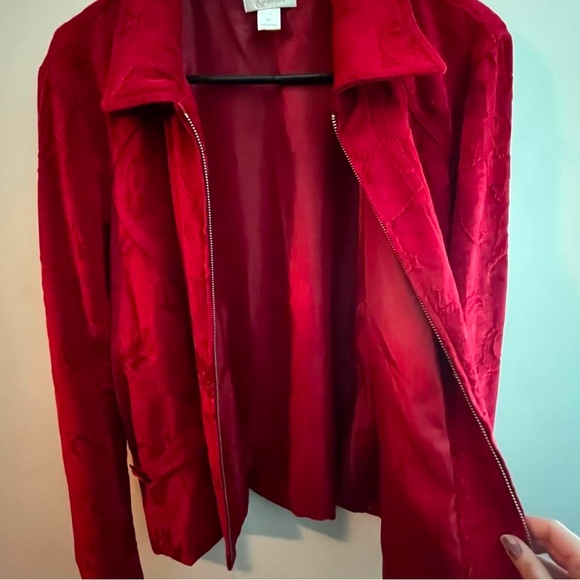 RED VELVET LIKE JACKET WITH FLORAL DETAILS - Picture 4 of 8